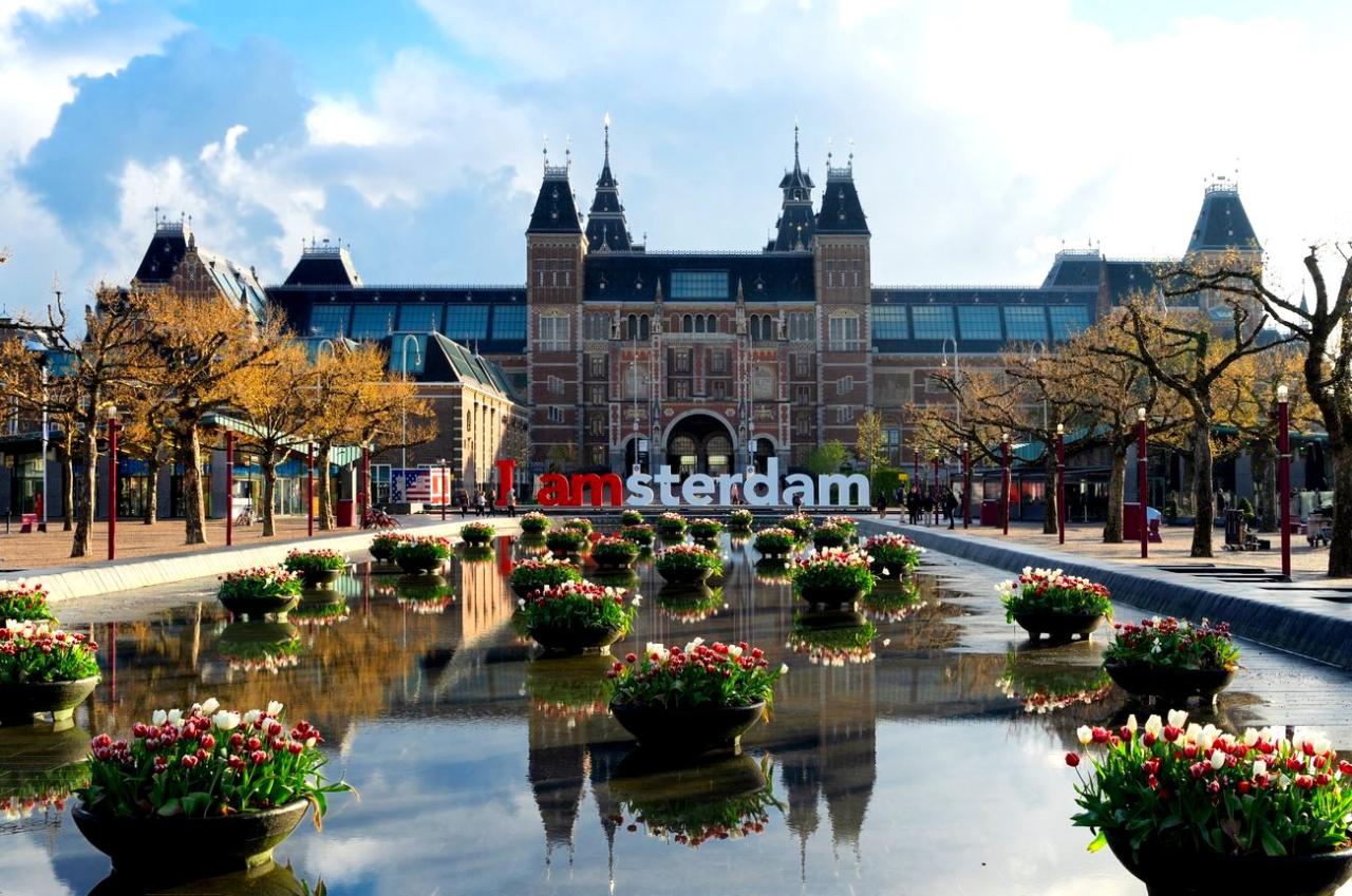 where to stay in amsterdam best areas